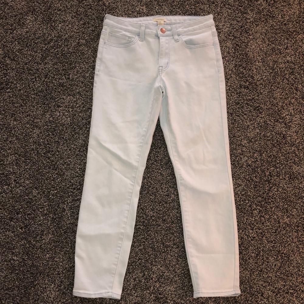 Forever 21 light wash cropped skinny jeans US 26